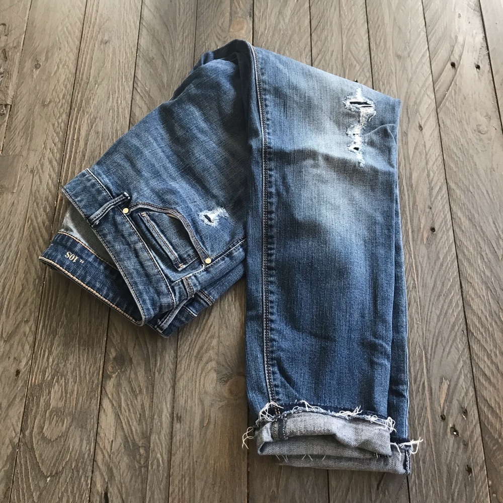 White House Black Market Distressed Capri